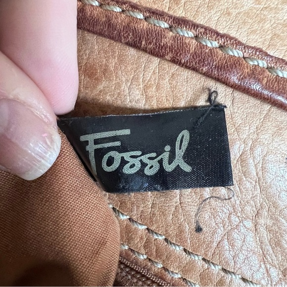 VTG FOSSIL Genuine Leather Brown Crossbody Bag Tan Satchel Zip-Top Key Charm Y2K - Picture 10 of 14